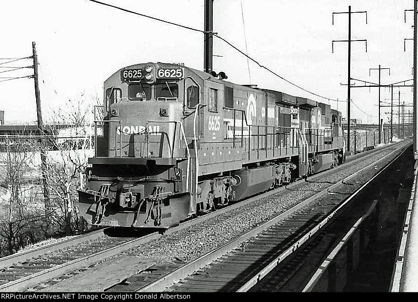 Conrail GE's w/b